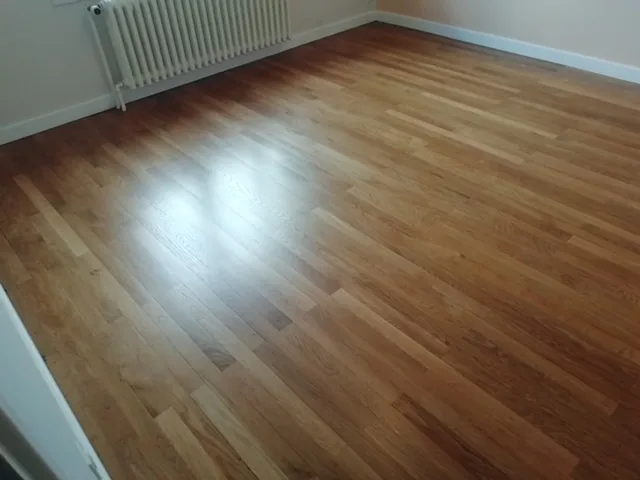 Le même parquet poncé et remis à neuf